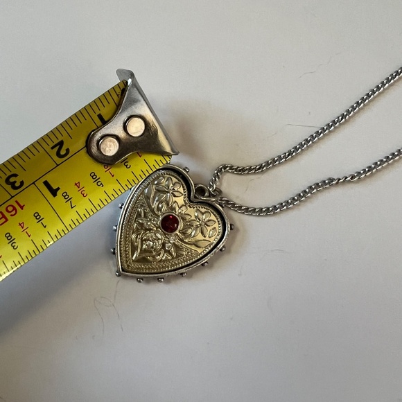 TOPSHOP  Silver Tone Heart Pendant Necklace - Picture 5 of 7
